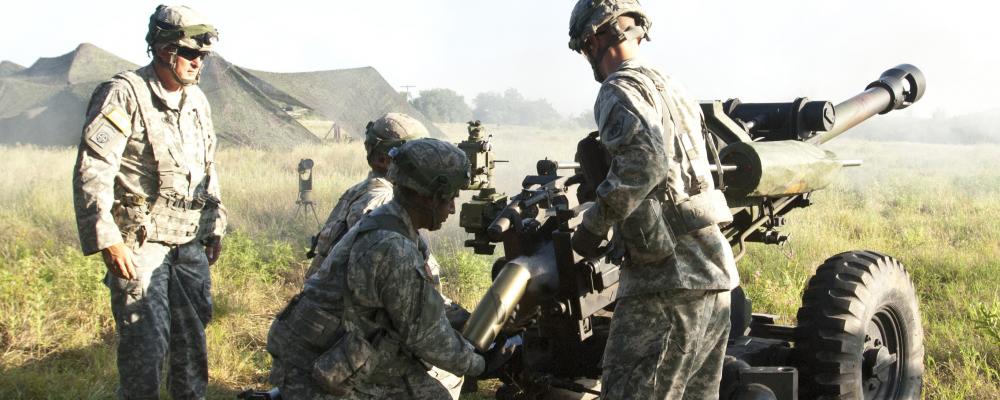Guardsmen prepping Howitzer Thumbnail